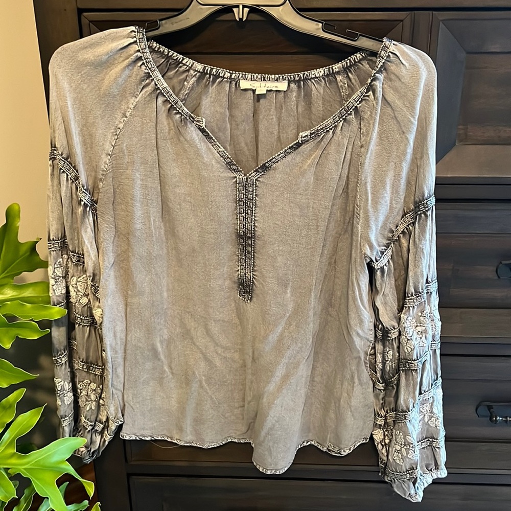 Solitaire long sleeve shirt. Distressed look. Size large.
